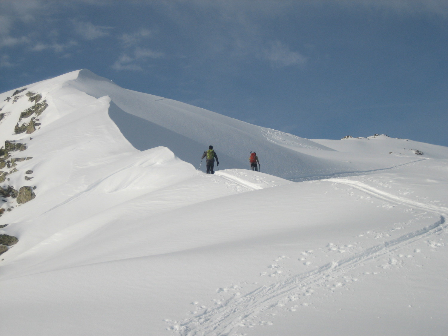 Arête neigeuse en arrivant au sommet