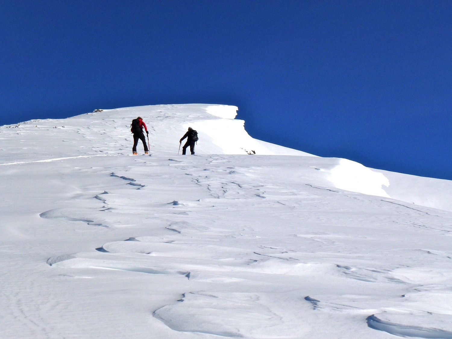 Arête avec corniches...