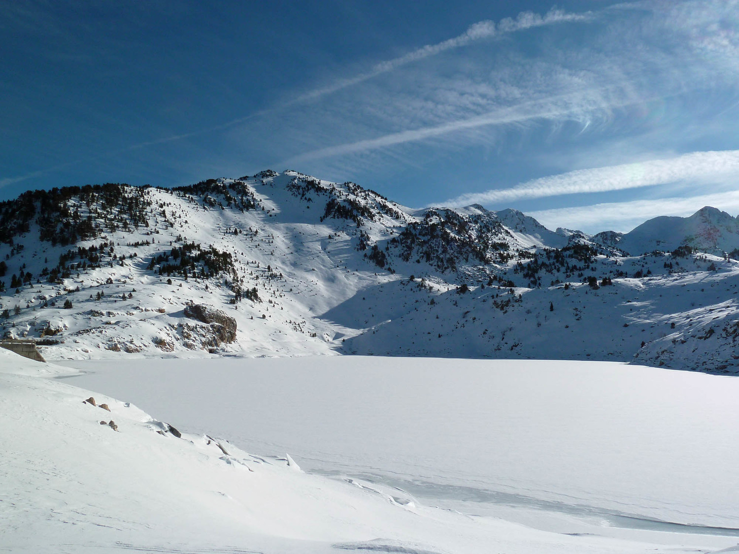 Lac de Dets Coubous et face ouest de la Touatère