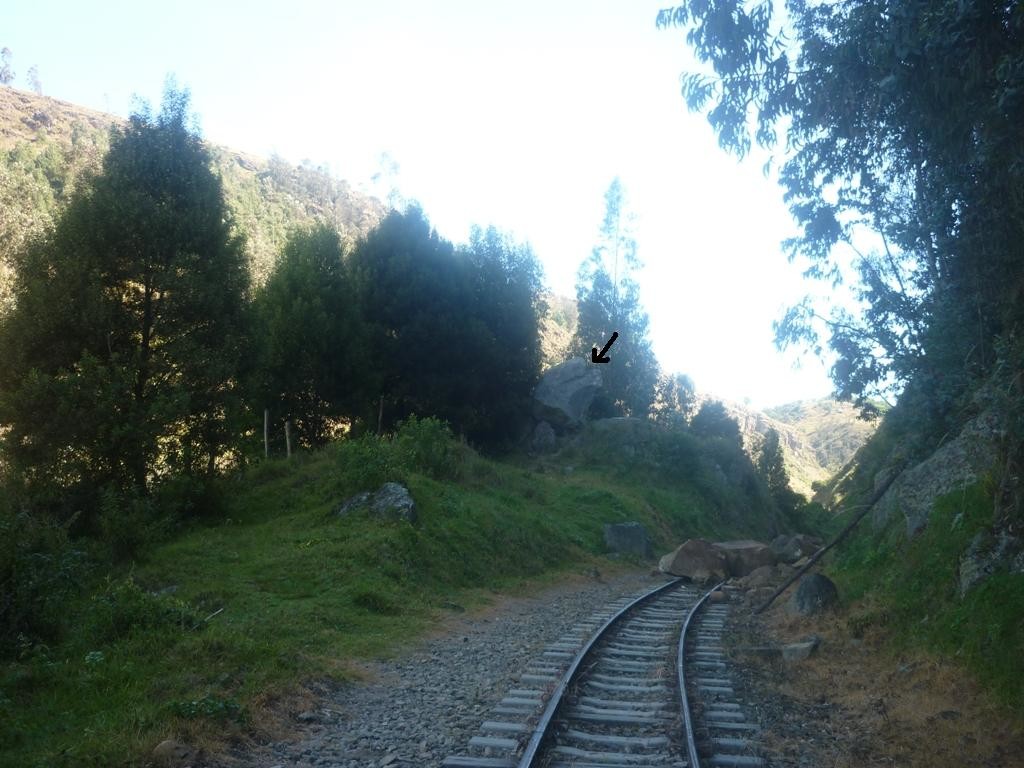 Rocher repère: sentier du secteur Placa 30 M avant