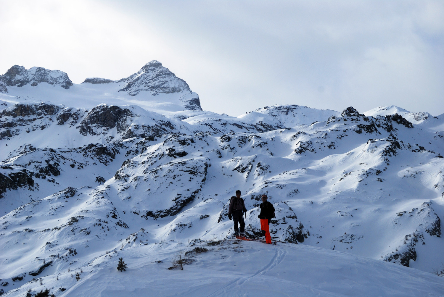 Sulla quota 2312 m sullo sfondo il Pizzo Scalino 3323 m