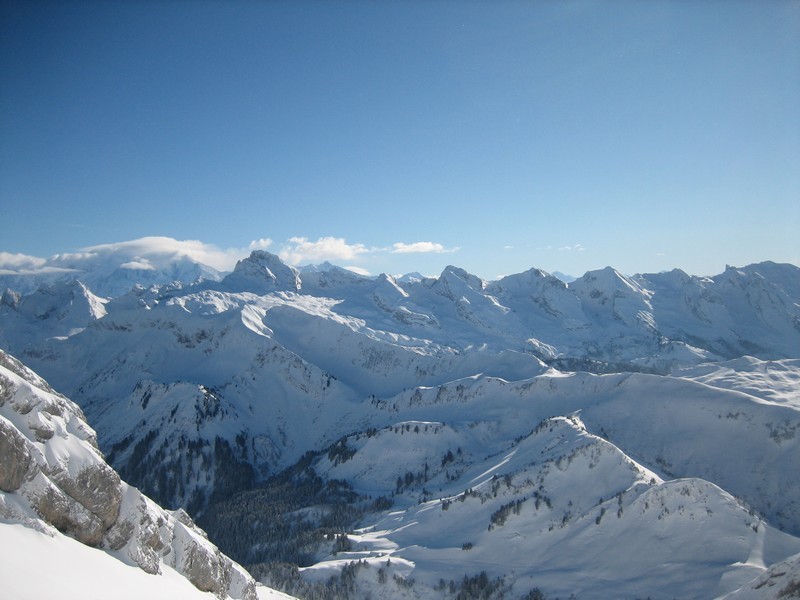 En face, de la combe de Paccaly à la Pointe Percée