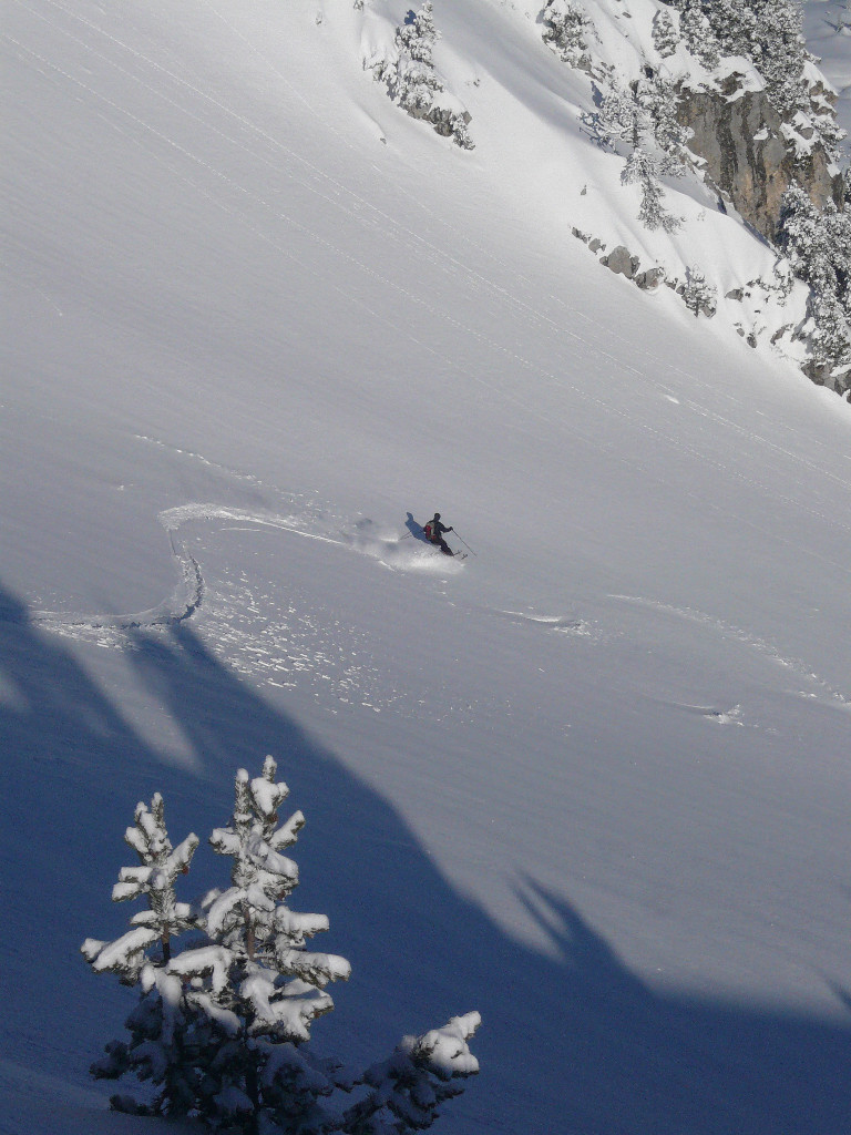 Descente en versant E des Lances.