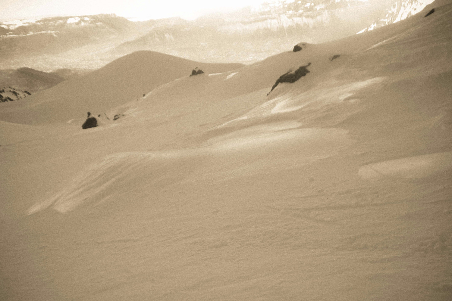 Crème glacée sous le col de la petite Vaudaine