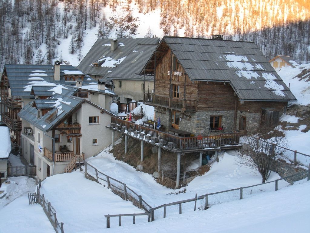 Au départ du gîte "Le grand Rochebrune"