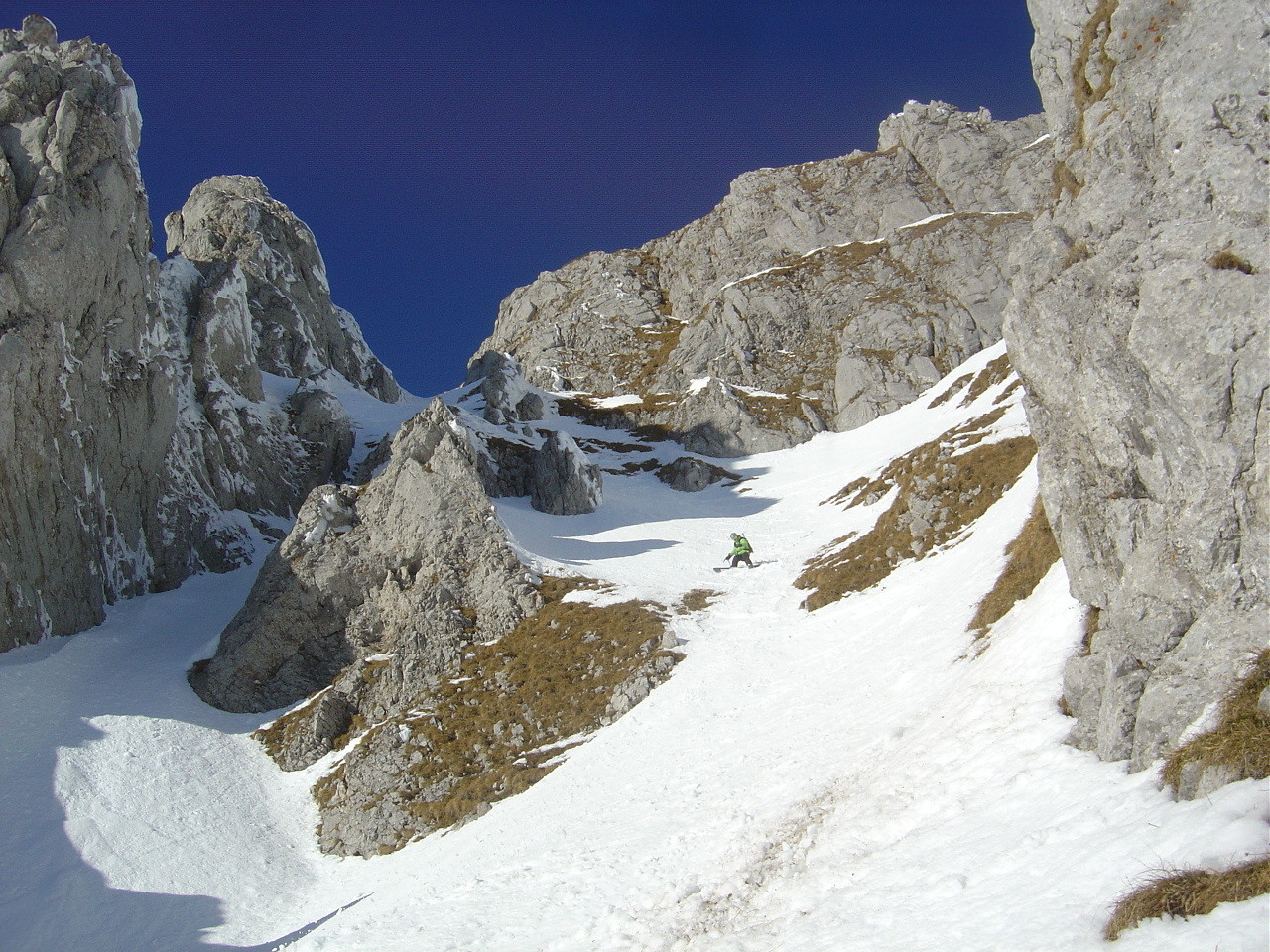 On poursuit sous le couloir sommital