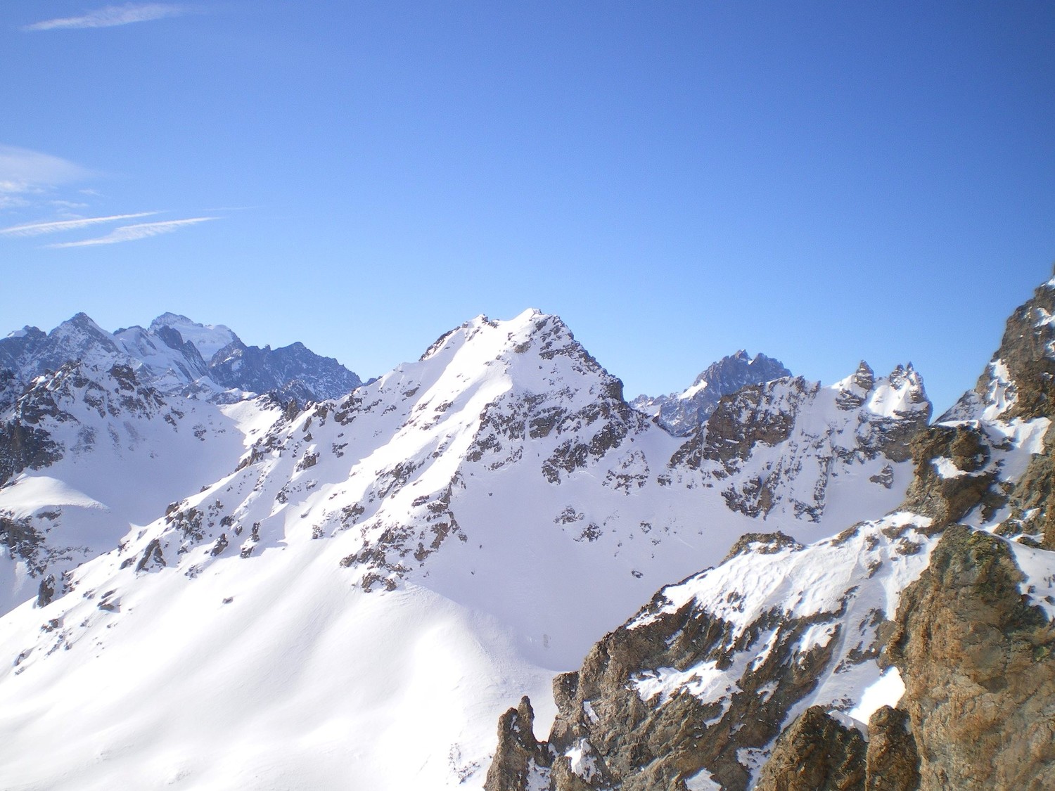 Vue sur la tête du Vallon et la Barre.