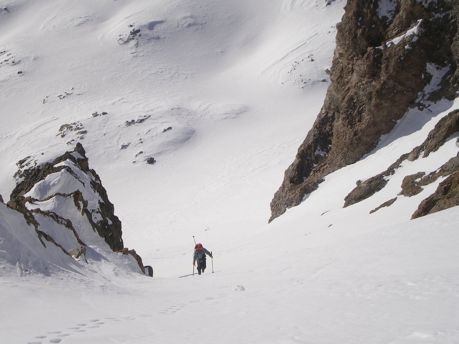 Dans le couloir.