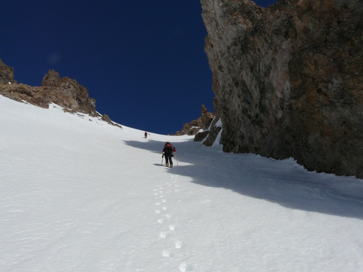 Dans le couloir.