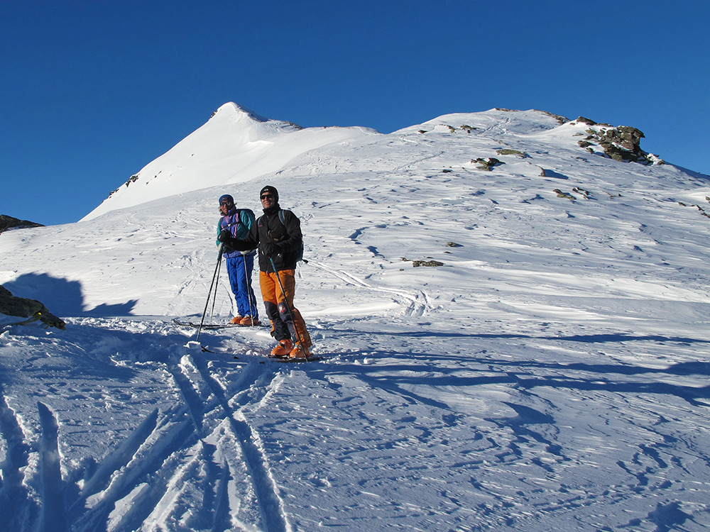 discesa dal Nolla: Giovanni e Lorenzo nei pressi della sella 2551 m