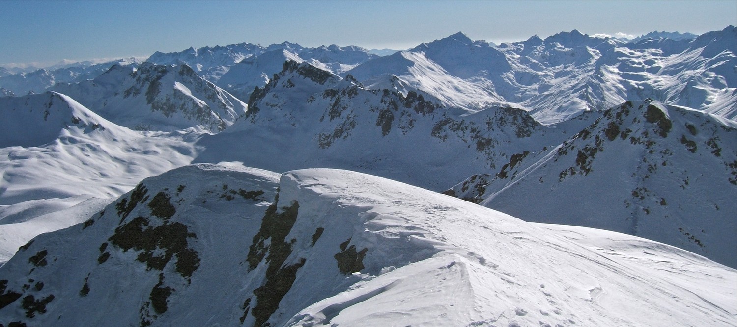 Vue vers le Col de Larche, Tête de Villadel (Manse).