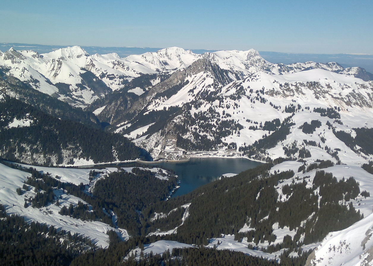 Vue du sommet sur l'Hongrin