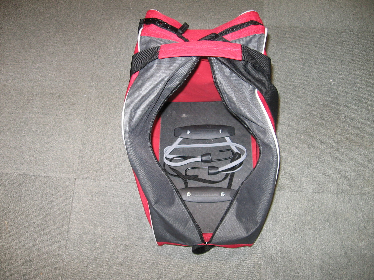 Maintien des chaussures par tendeurs