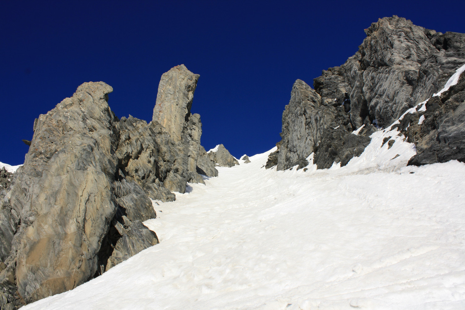 Le petit et raide couloir sommital