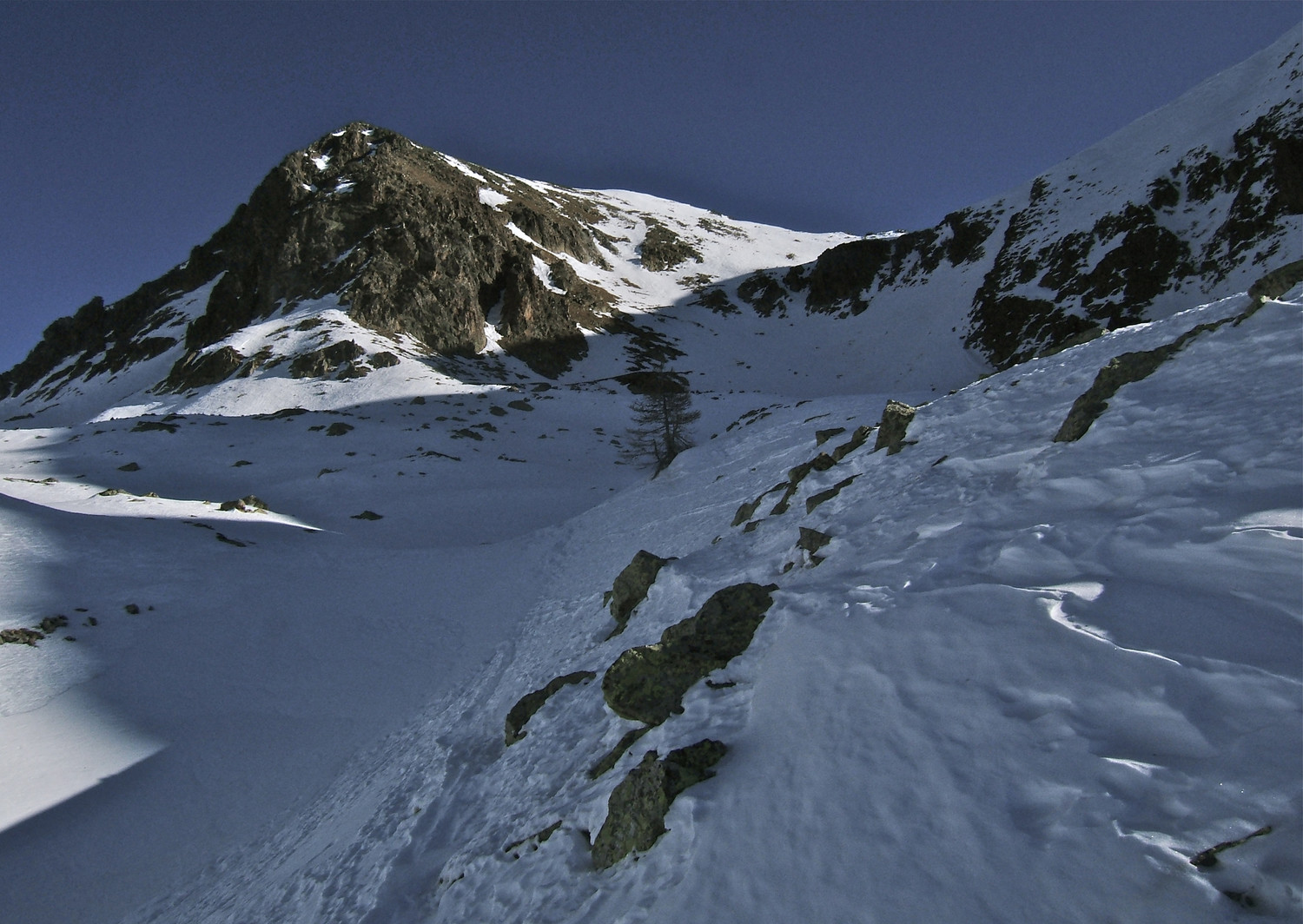 Le soleil montre l'itinéraire pour rejoindre le Col d'Orgials.