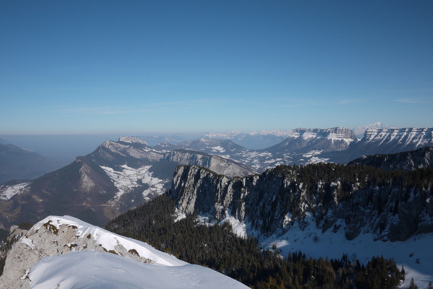 Vers le N, le Mont-Blanc