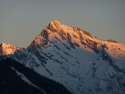 Gross Dussi versante Maderanertal,vista dal Wichelhorn. Sulla parete si sviluppa l'itinerario da noi percorso nella primavera del 2011. Gross Dussi versante Maderanertal,vista dal Wichelhorn. Sulla parete si sviluppa l'itinerario da noi percorso nella primavera del 2011.