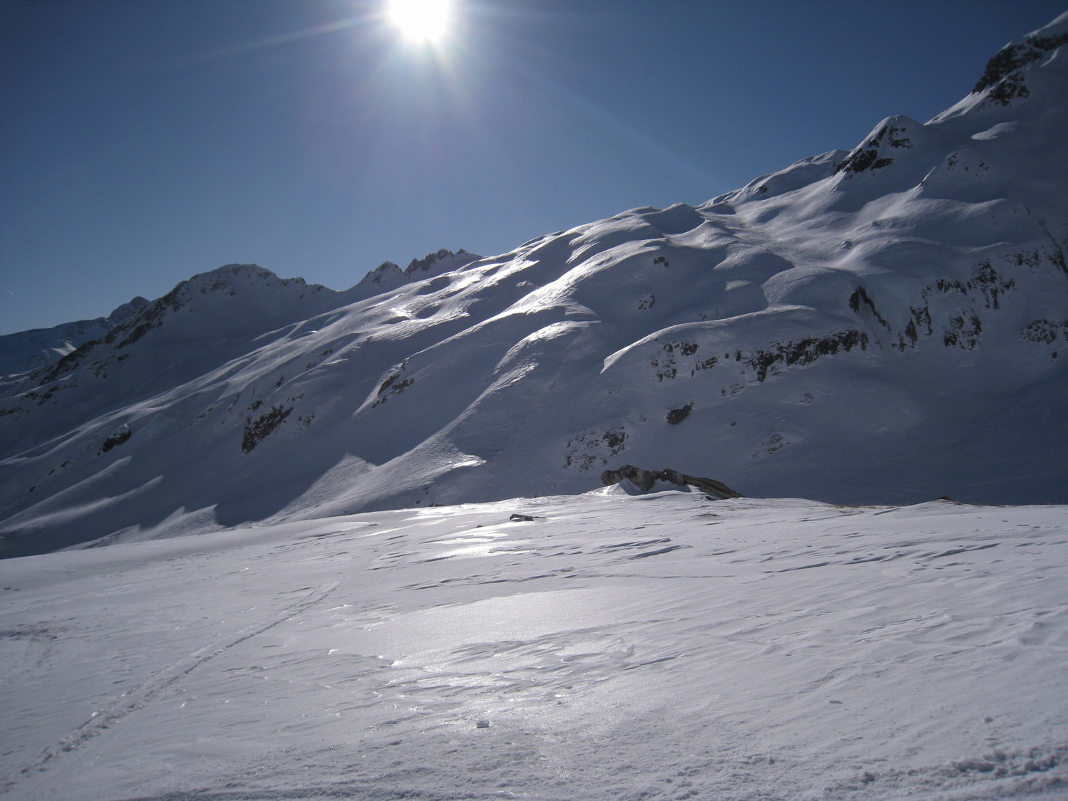 les pentes ensoleillés sous le Rognolet -vue depuis les Frettes