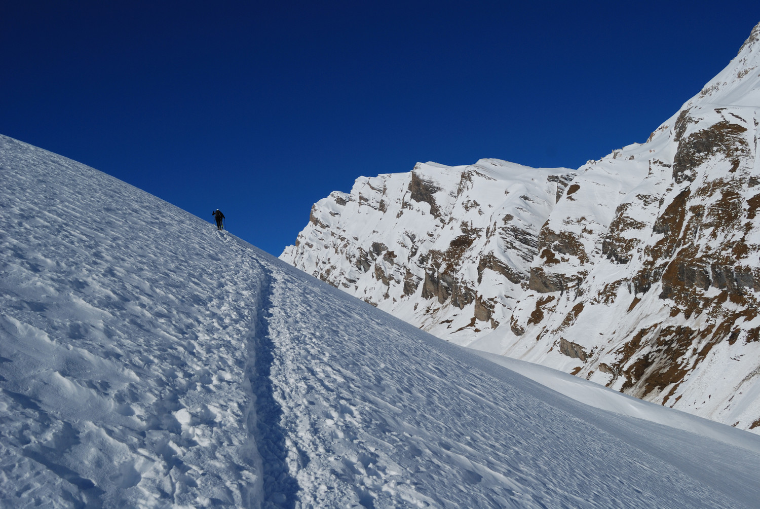 Salita verso lo Schollenhorn con vista sulla quota 2772 m