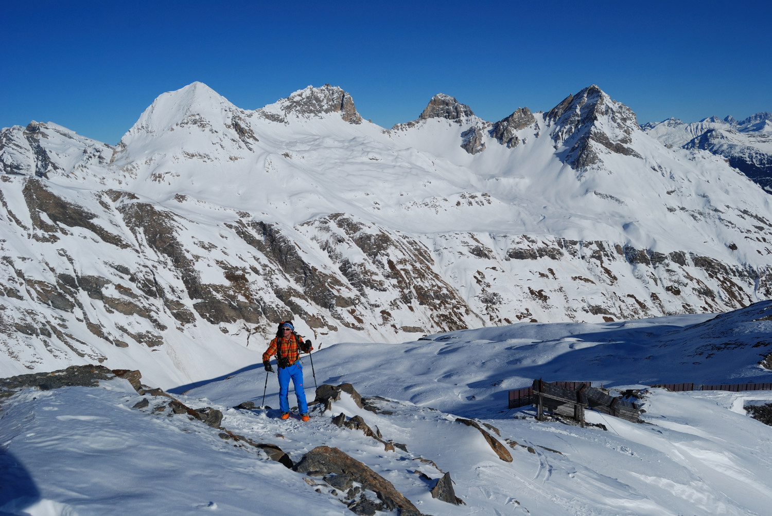 Arrivo in cima al Schollenhorn 2732 m sullo sfondo Alperschallihorn 3039 m e Teurihorn 2973 m