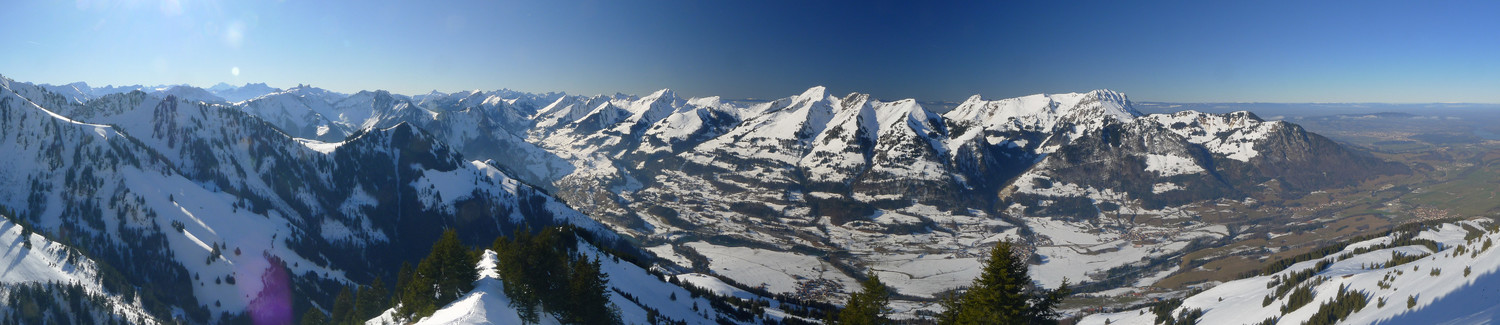Vue depuis les Millets vers l'Intyamon (Moléson à droite)