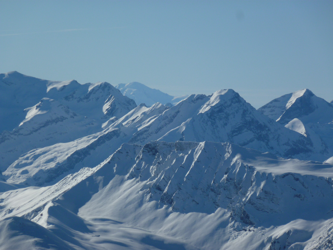 Du sommet : au loin, le Mont-Blanc...