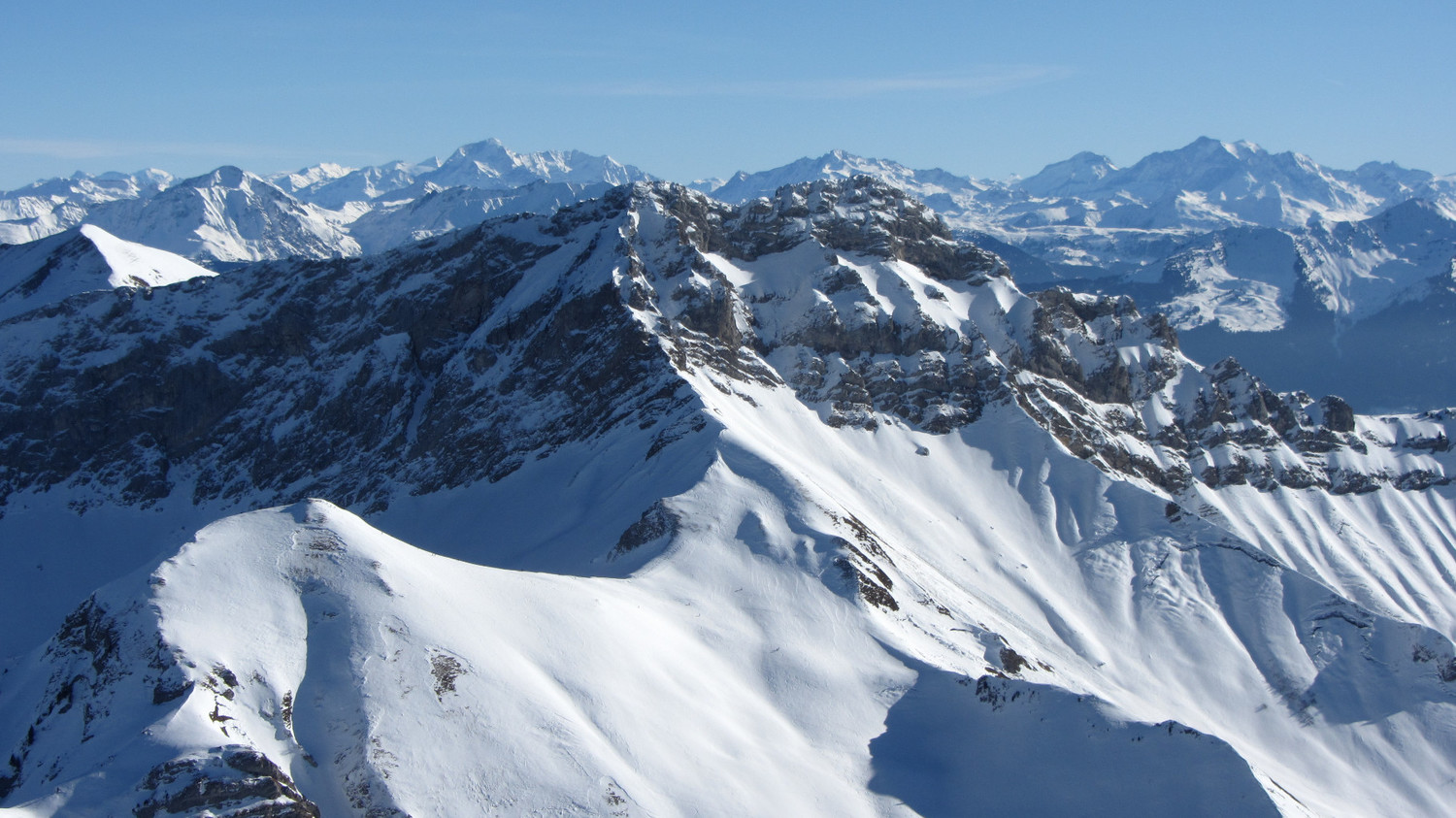 versant W de l'Arcalod devant la Vanoise