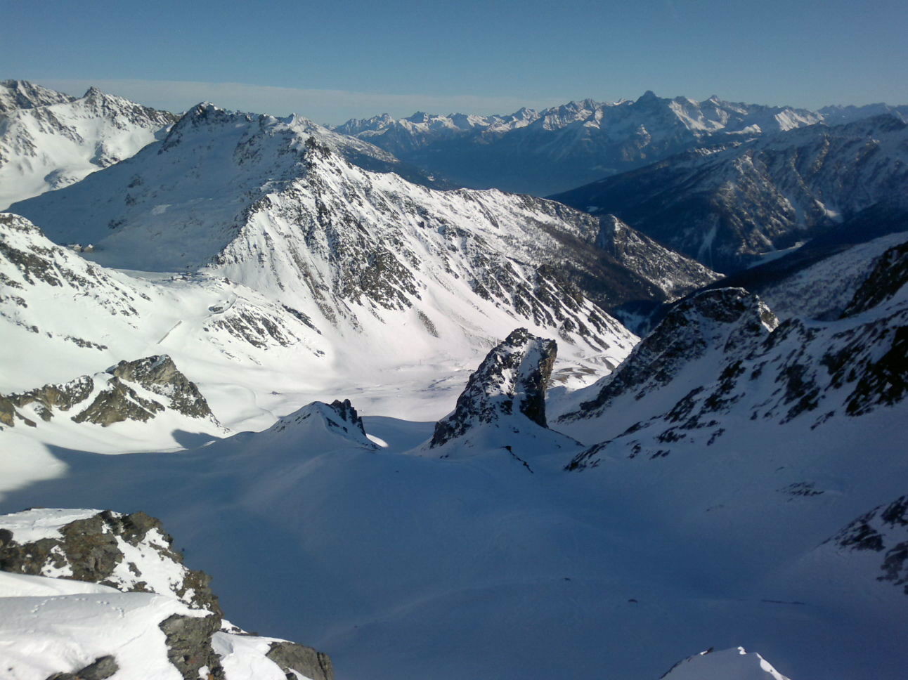 Vue sur le col du gd st Bernard depuis le Fourchon