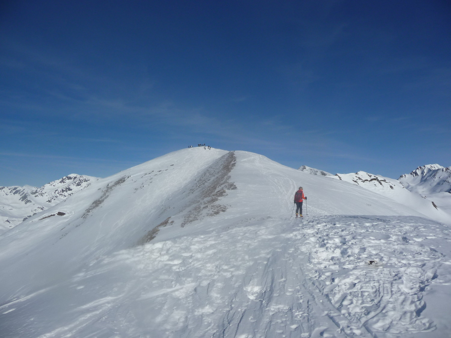 arrivée au sommet,un groupe de chasseurs alpins s'y trouve