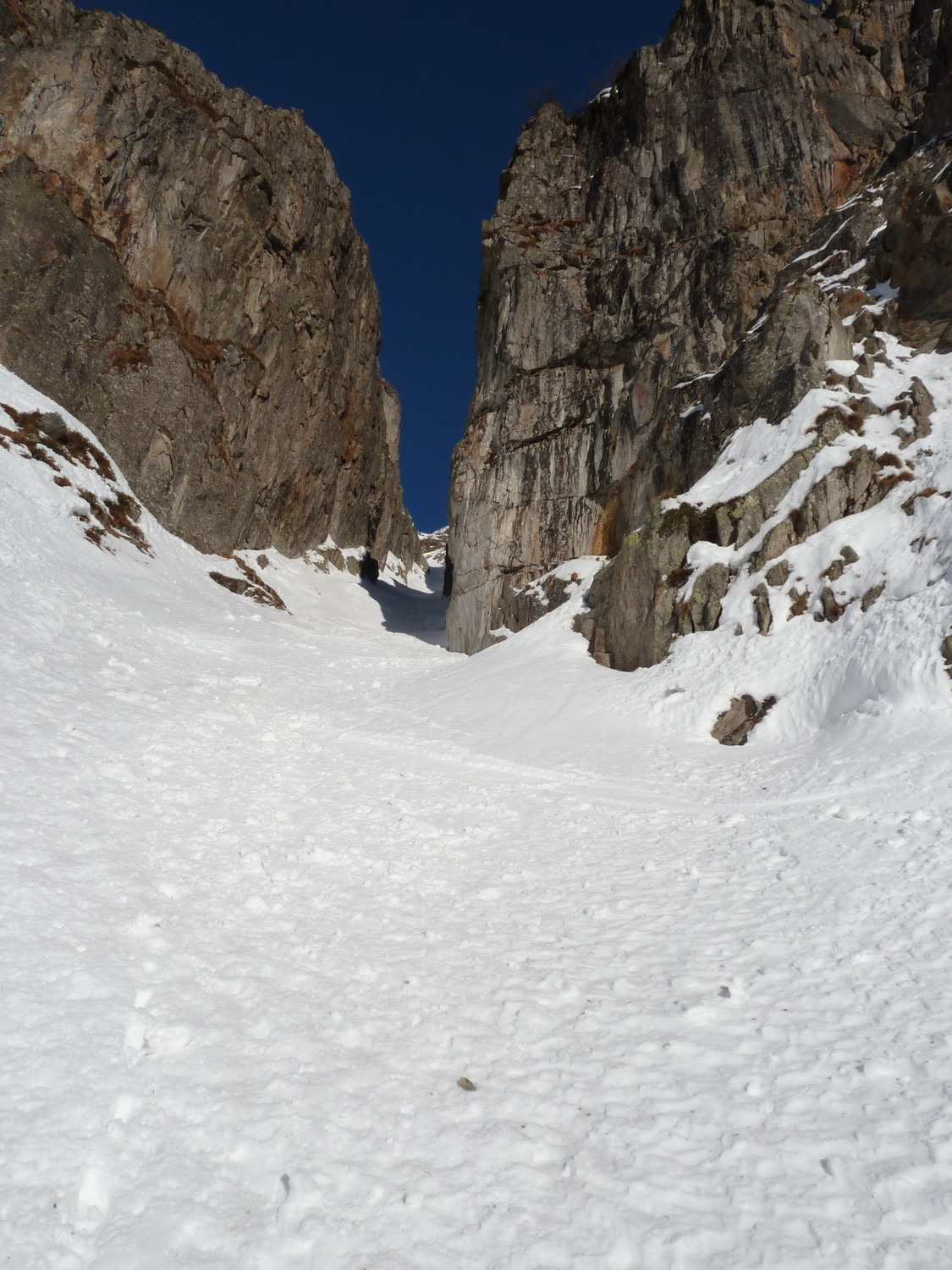 Dans la gorge