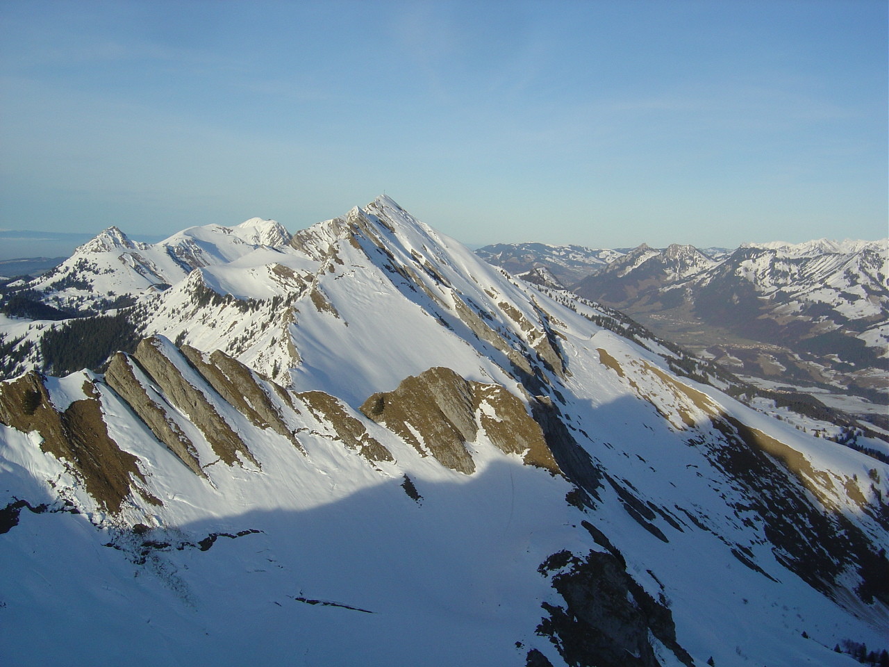 Dent de Lys. A gauche derrière elle, Teysachaux et Moléson