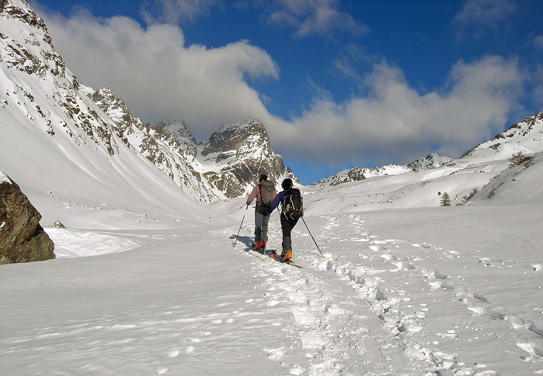 Fil da Tuoi; salendo in Val Tuoi. Sullo sfondo il Piz Buin.