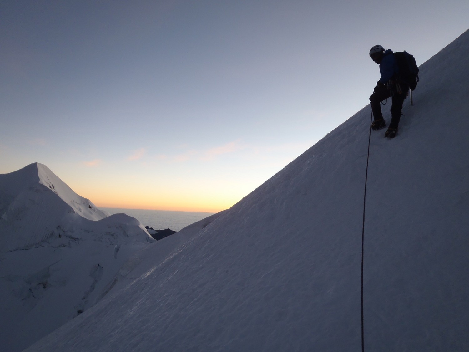 dans le haut du mur