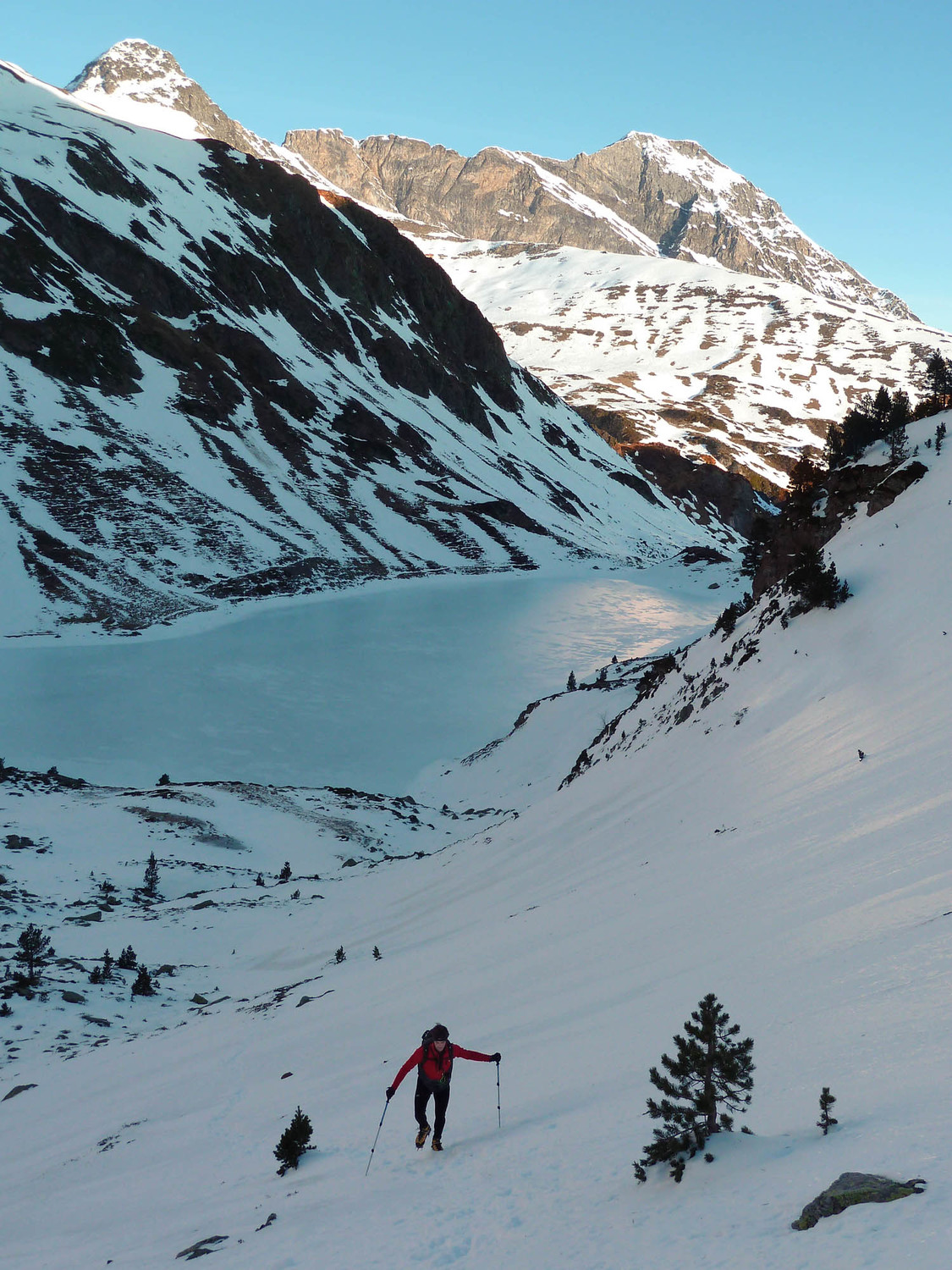 Ne glissons pas : l'eau est fraîche et la croûte bien mince ...