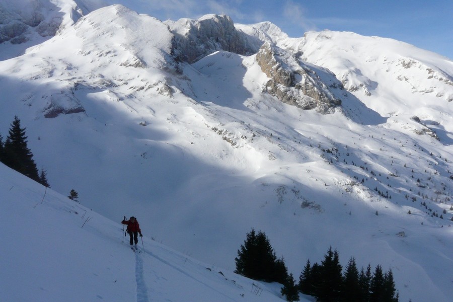 Dans la pente suspendue de la Crête d'Ane