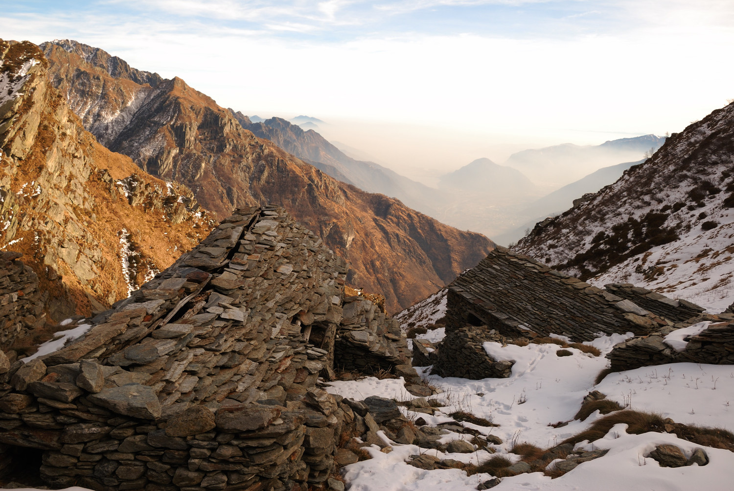 Alpe Curtet (PN du ValGrande) - au fond sous la brume le Lac Majeur