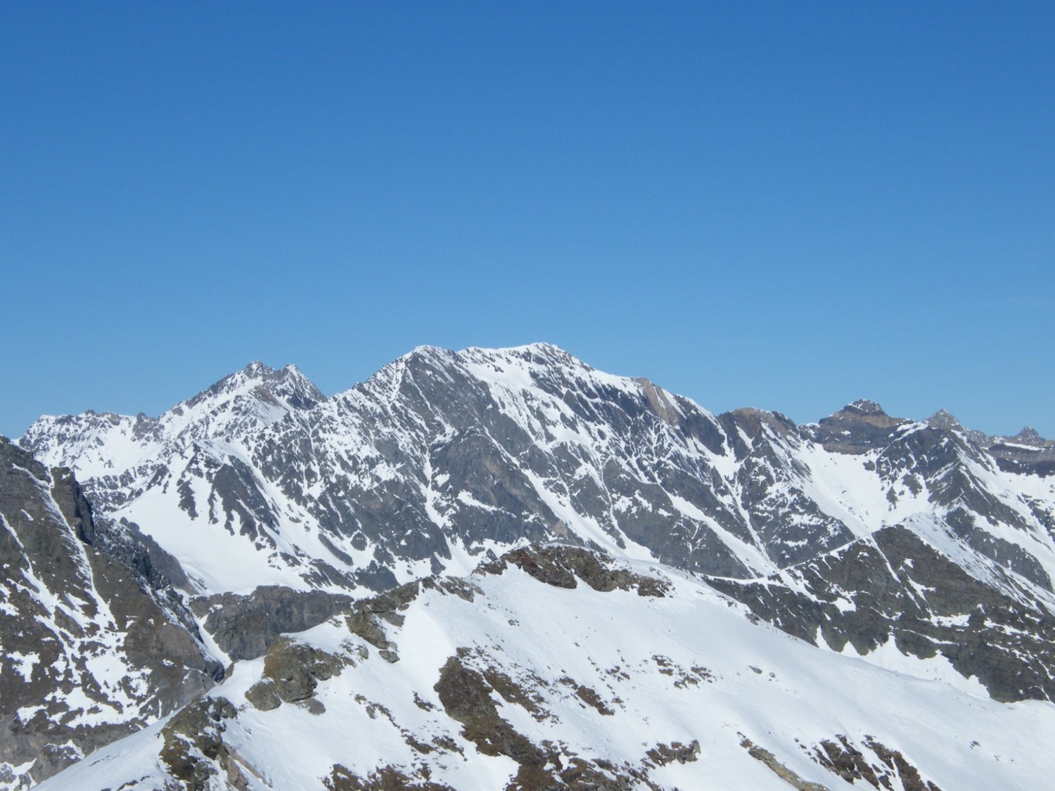 Au milieu le Pic de Campbieil