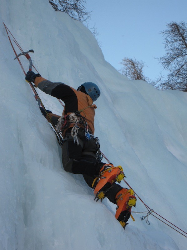 Grimpe sur la cascade de Razis