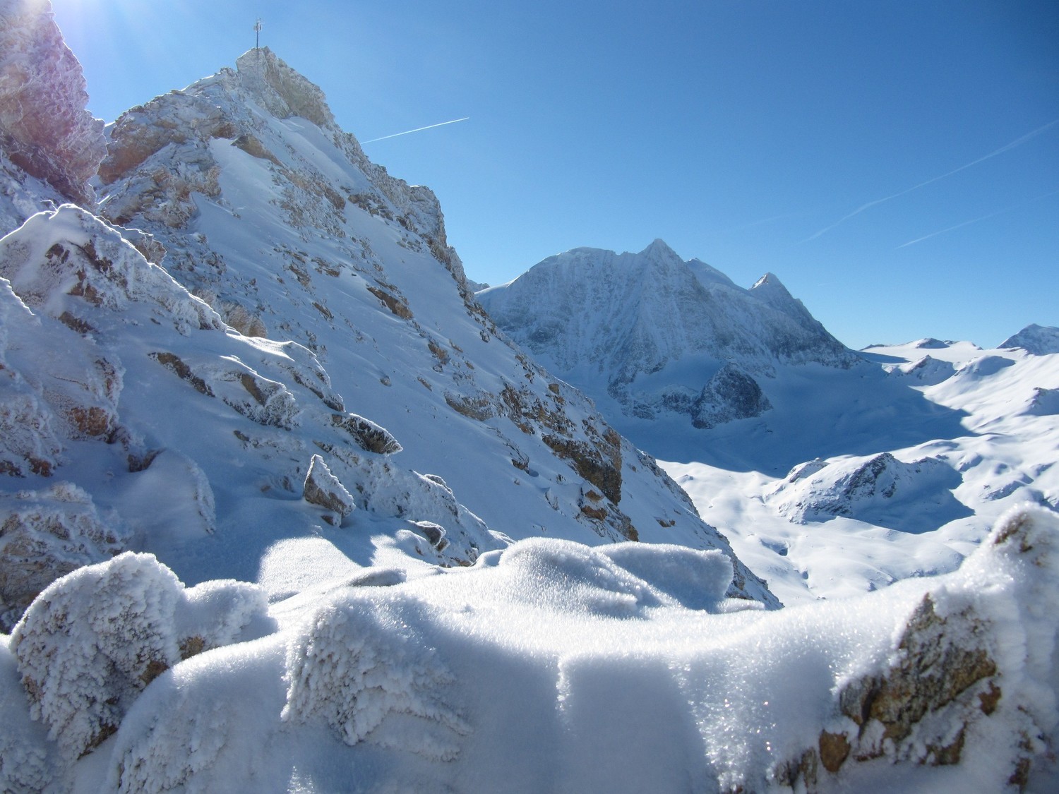 Mt Blanc de Cheillon au fond.