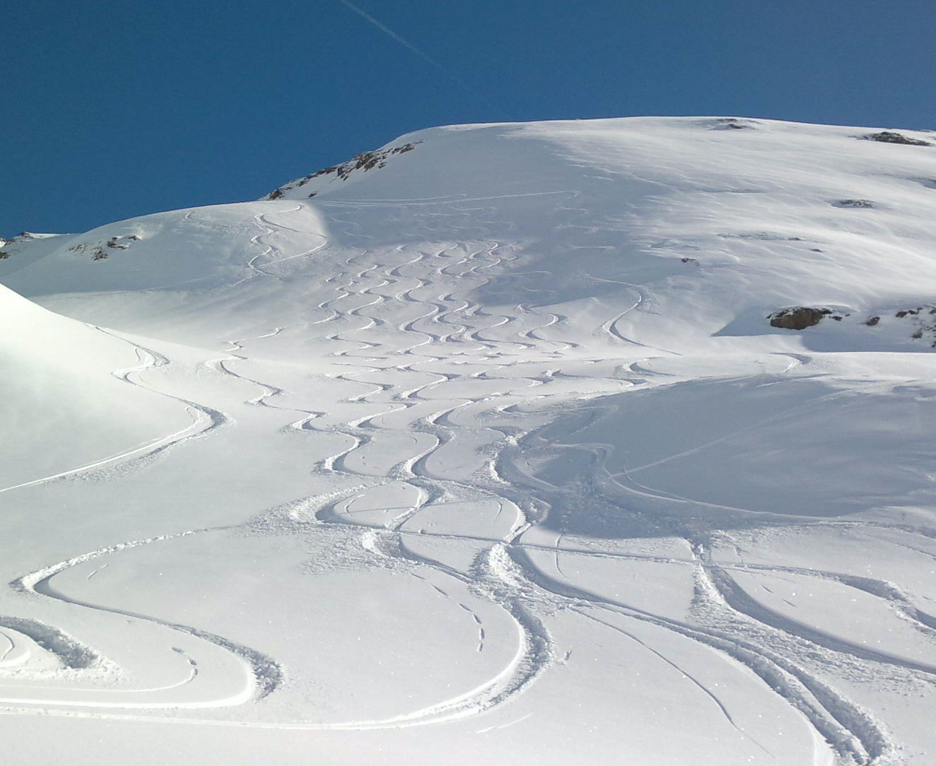 8 traces fraiches dans la descente W sur Emosson