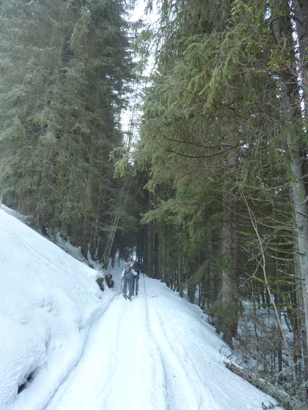 Le chemin avant le parking, enneigé