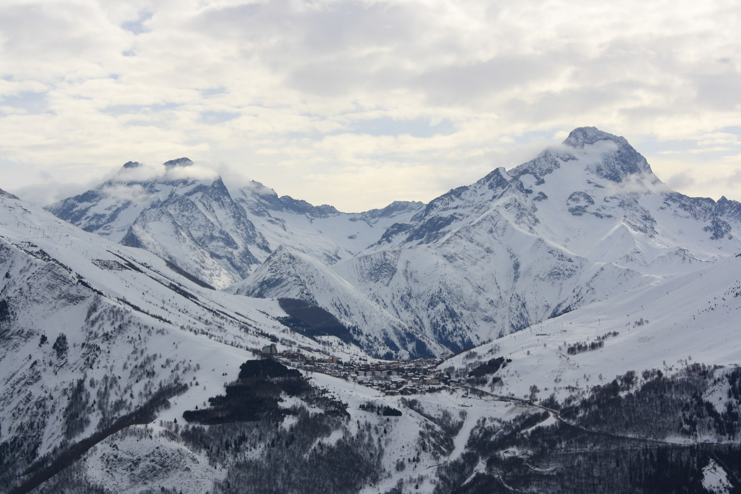 Les Deux Alpes, une ville en montagne