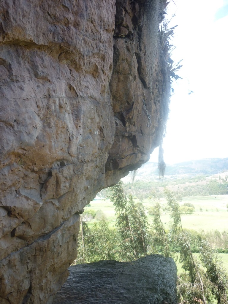 La Cheminée déversante: noter le relais utilisable comme point béton