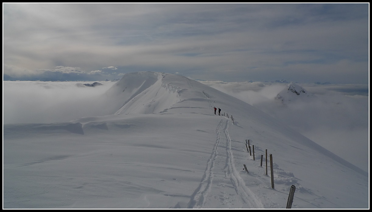 Corniches sous la bosse 1914m de la crête du Moleson