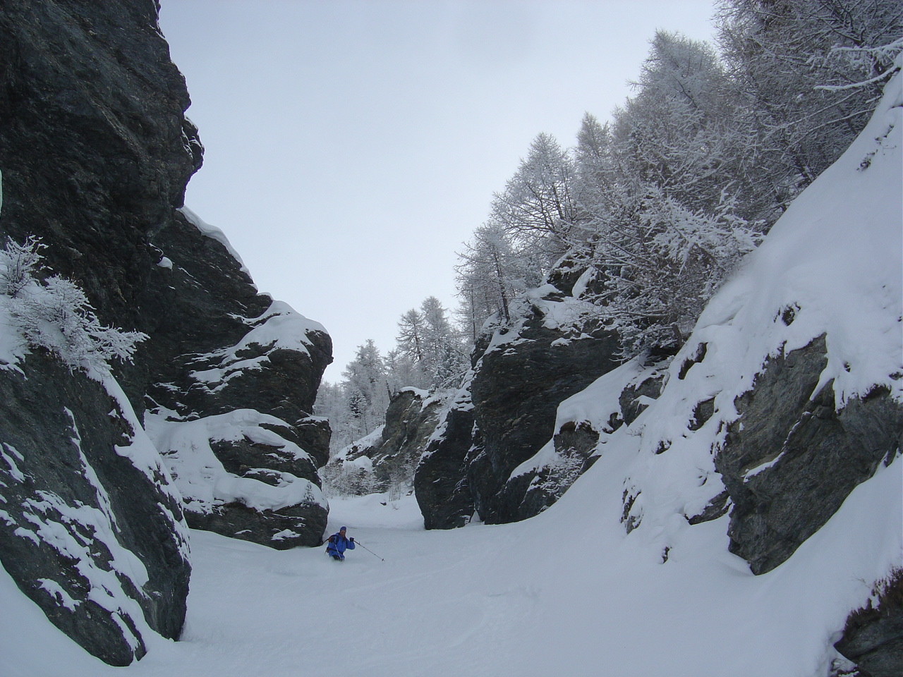 "Petit" PAF entre ces grands rochers...