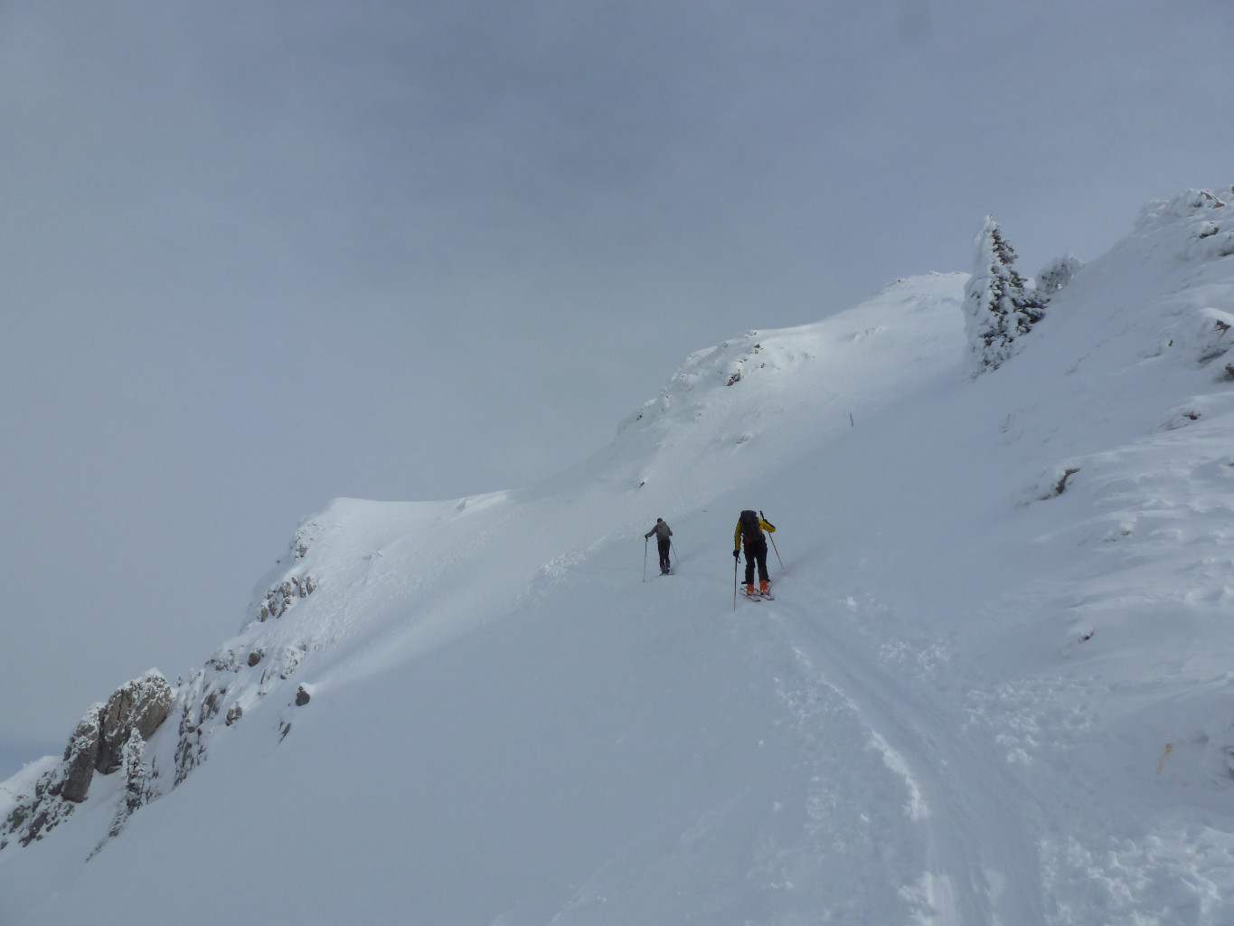 Krist@f et csv, peu avant de déposer les skis.