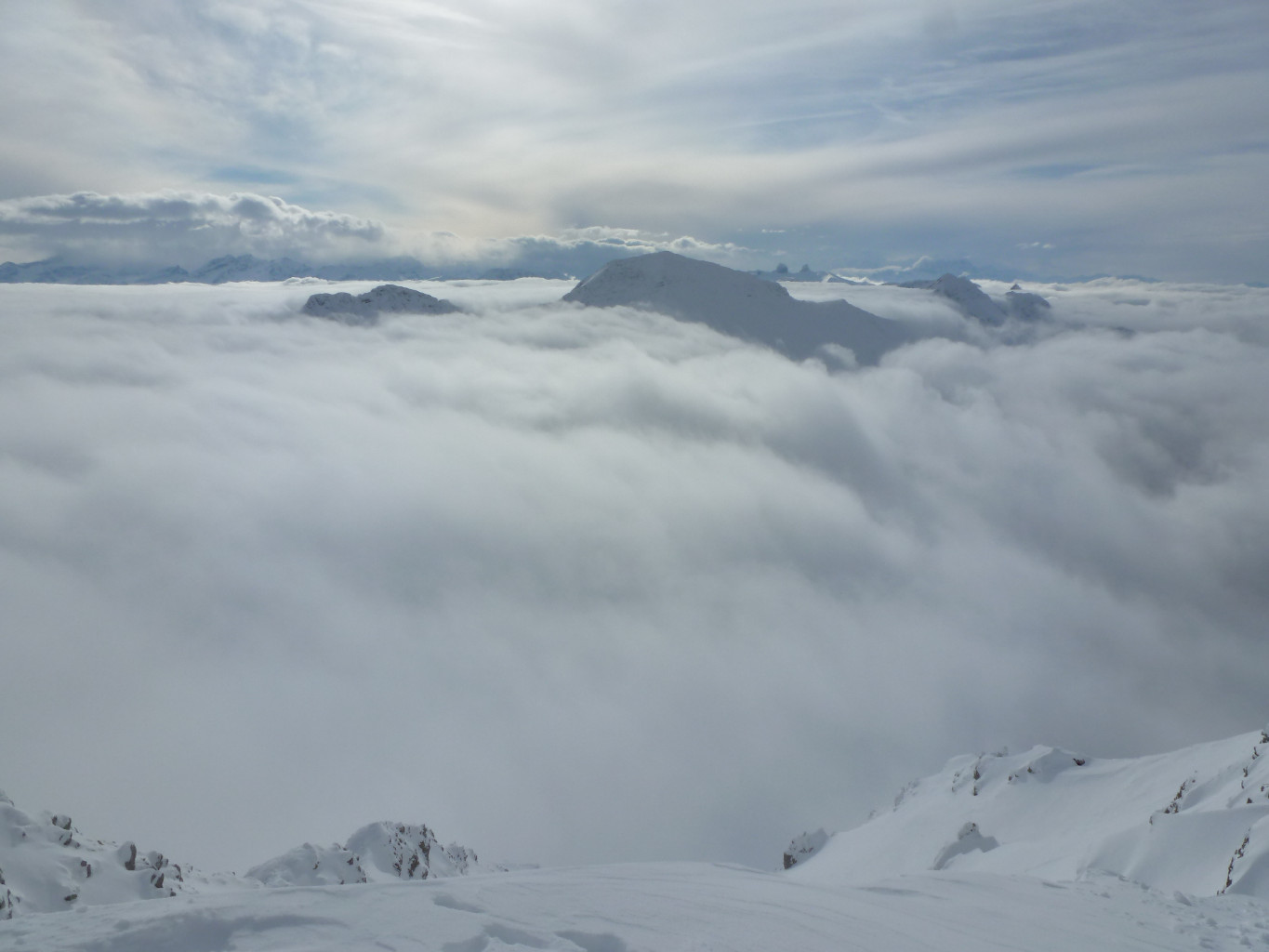 Vue du sommet, vers les Dents du Midi.