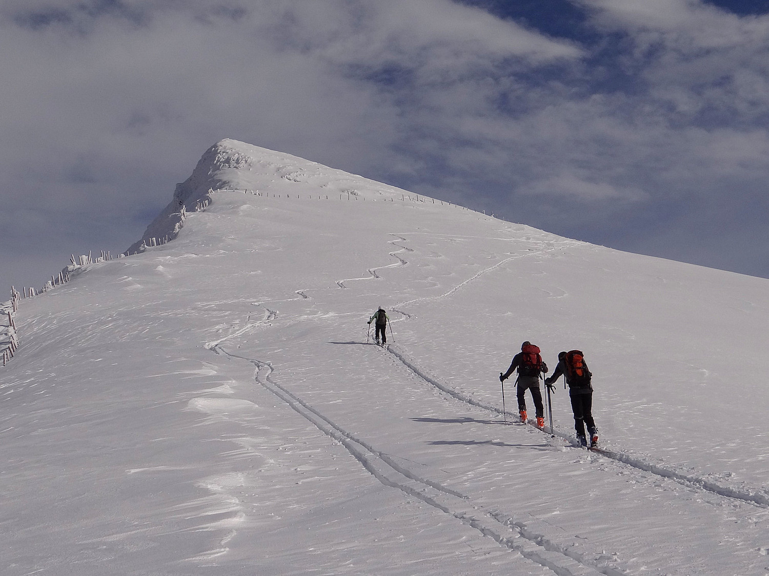 L'arrivée au sommet de Mys Derrey au soleil (tout est une question d'organisation)
