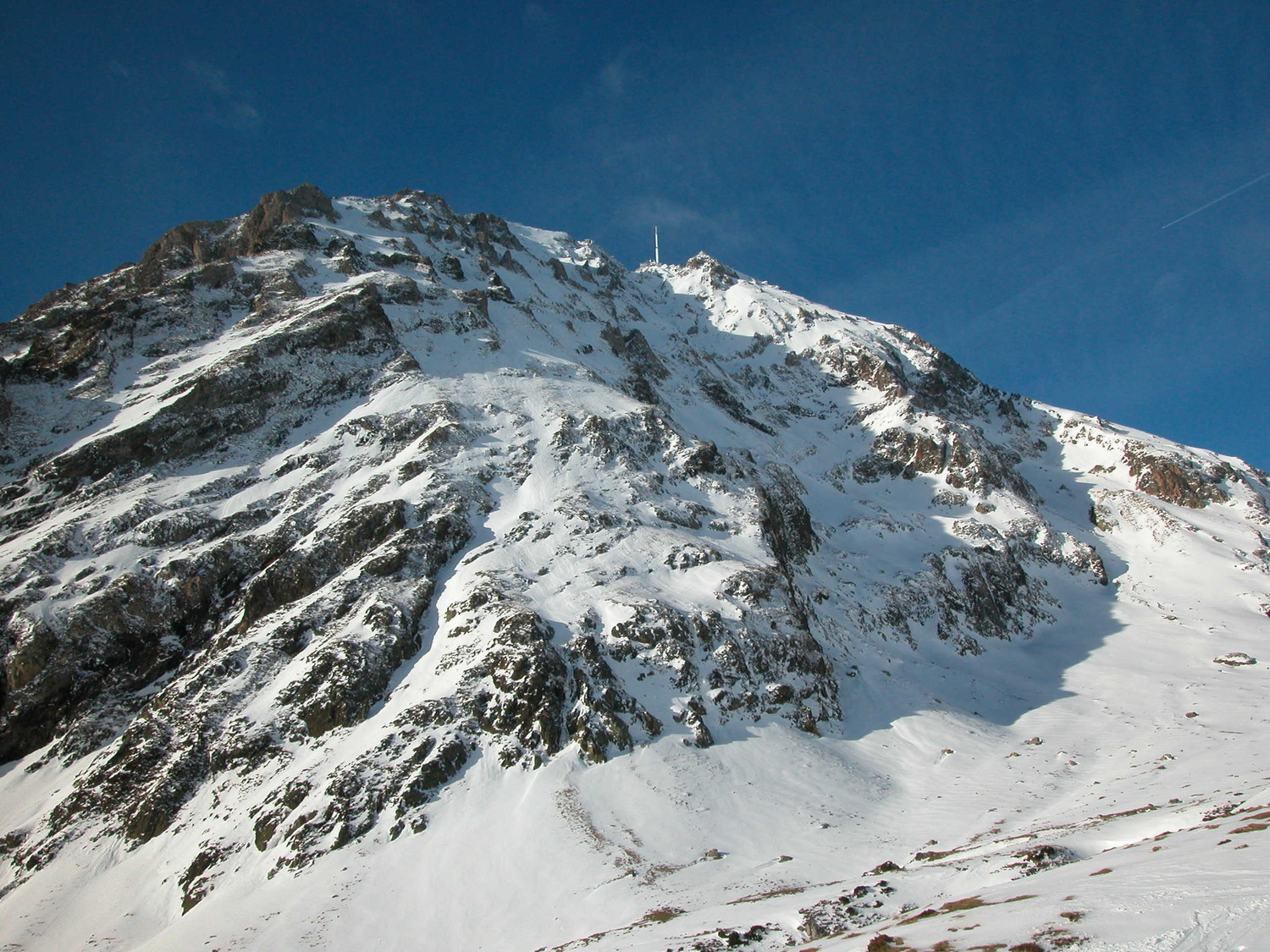 Un peu après la cabanne d'Arizès. Le couloir NE se dévoile.