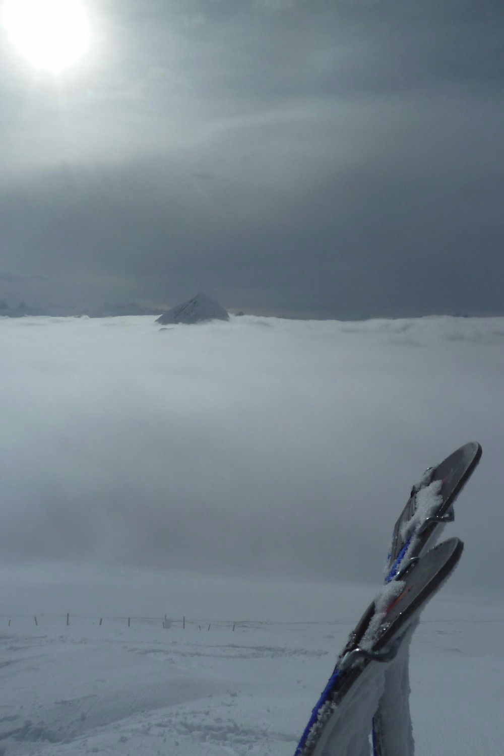 les skis de Moon sur fond de Vanil des Artses